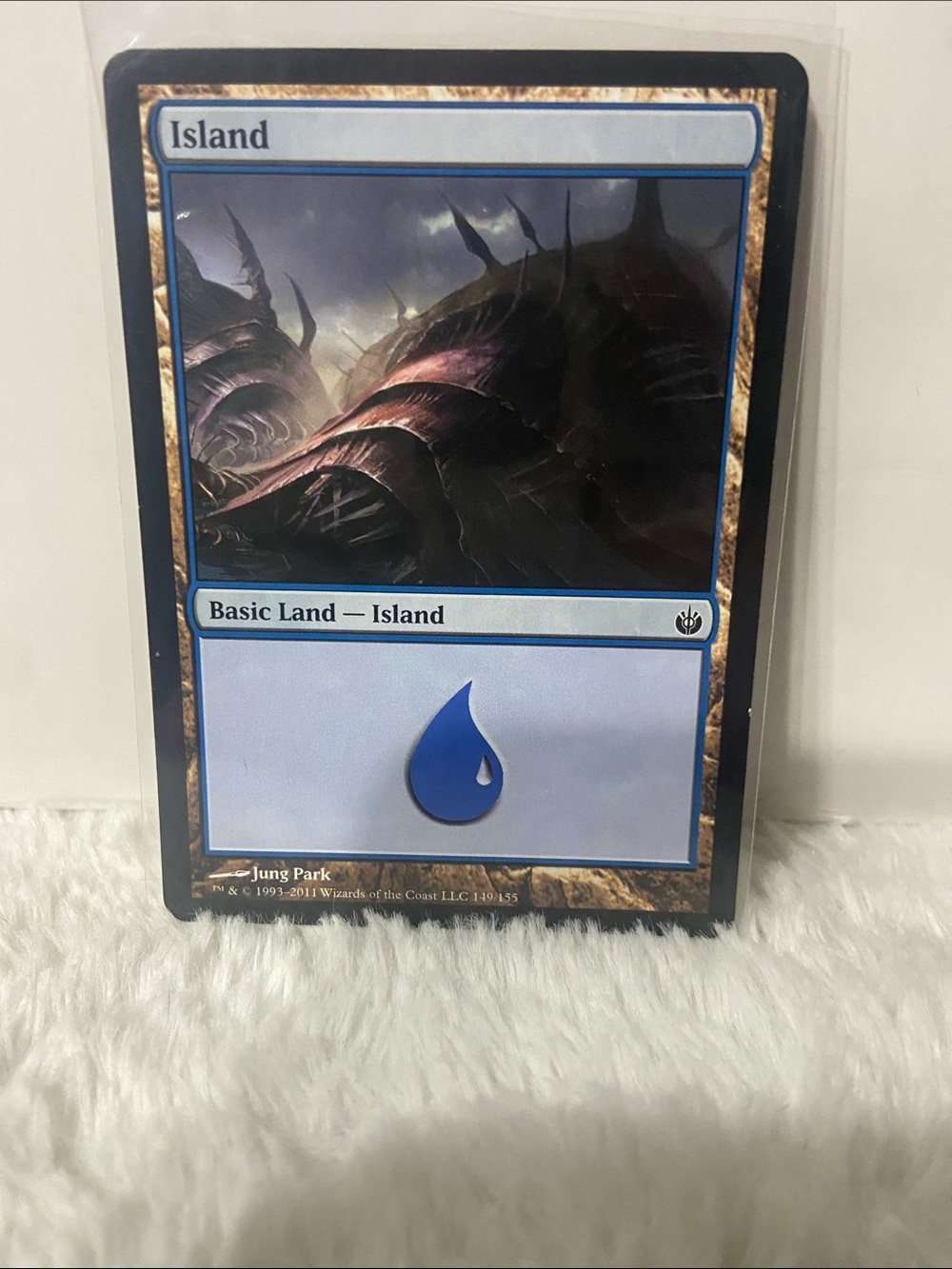 basic Island (#149) illustrated by Jung Park magic the gathering